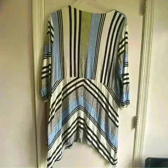 Chicos Womens Long Sleeve Tunic Top Size XL Blue White Black Stripe Round Neck - Picture 4 of 5